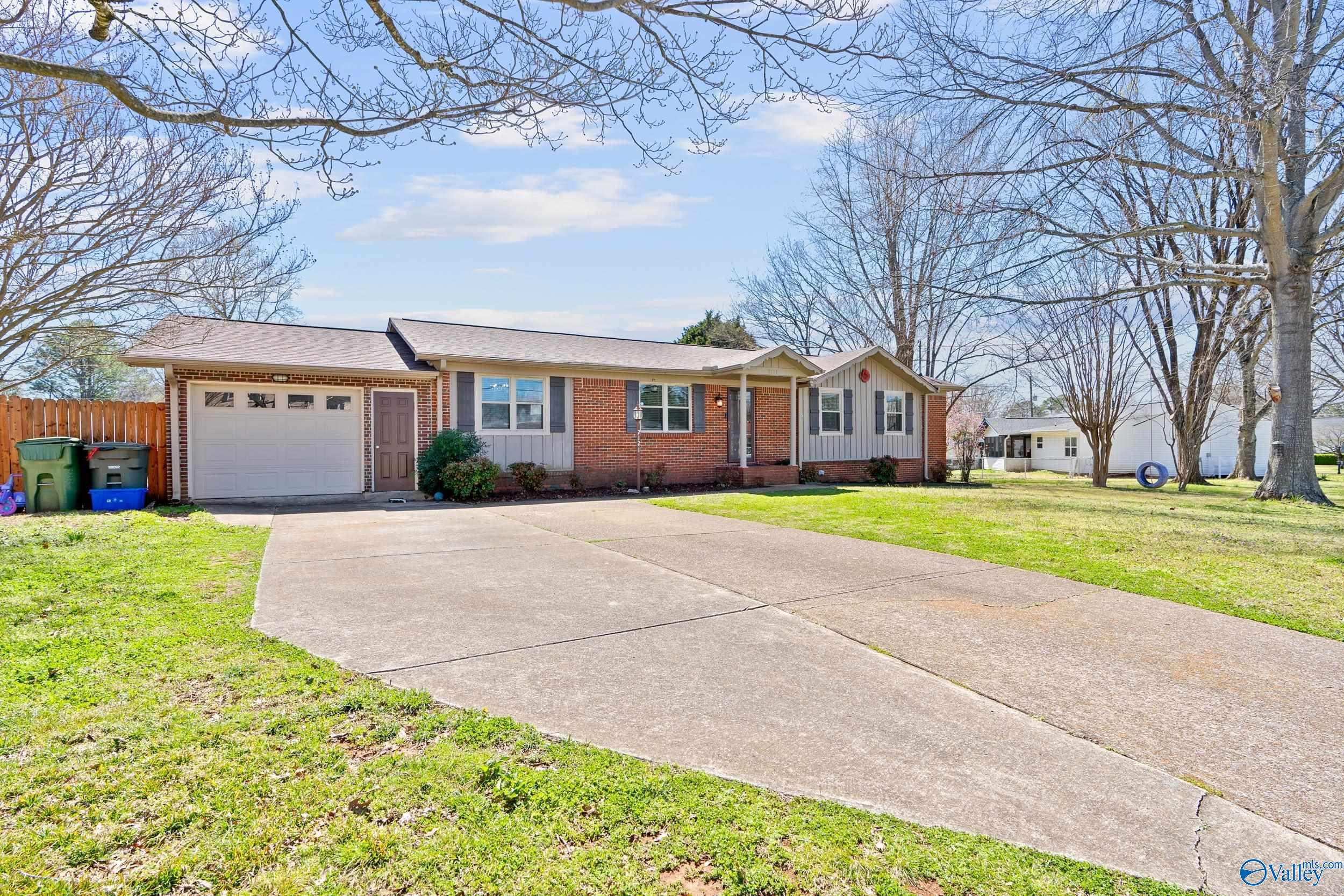 2121 Villaret Drive, Huntsville, Alabama image 2