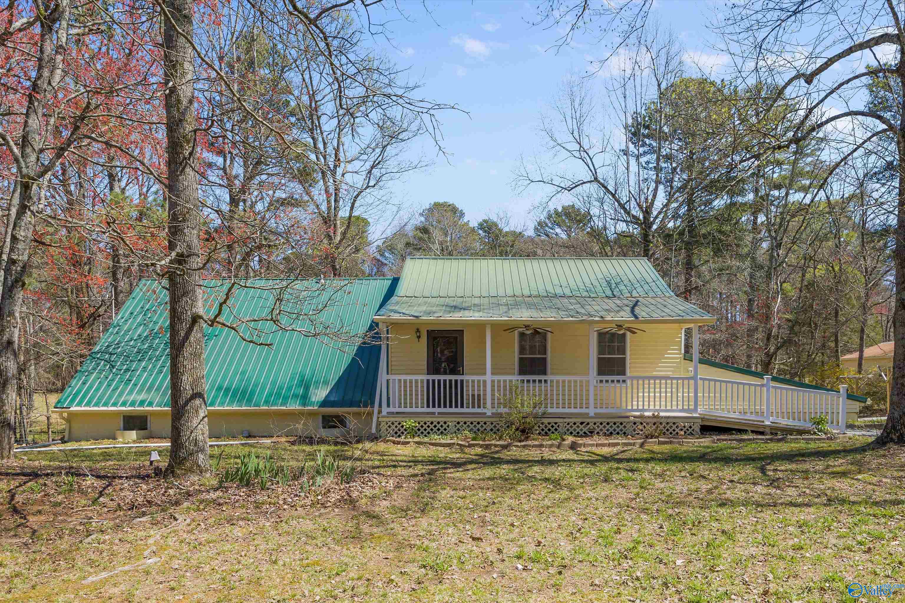 69 SE Shannon Drive, Laceys Spring, Alabama image 3
