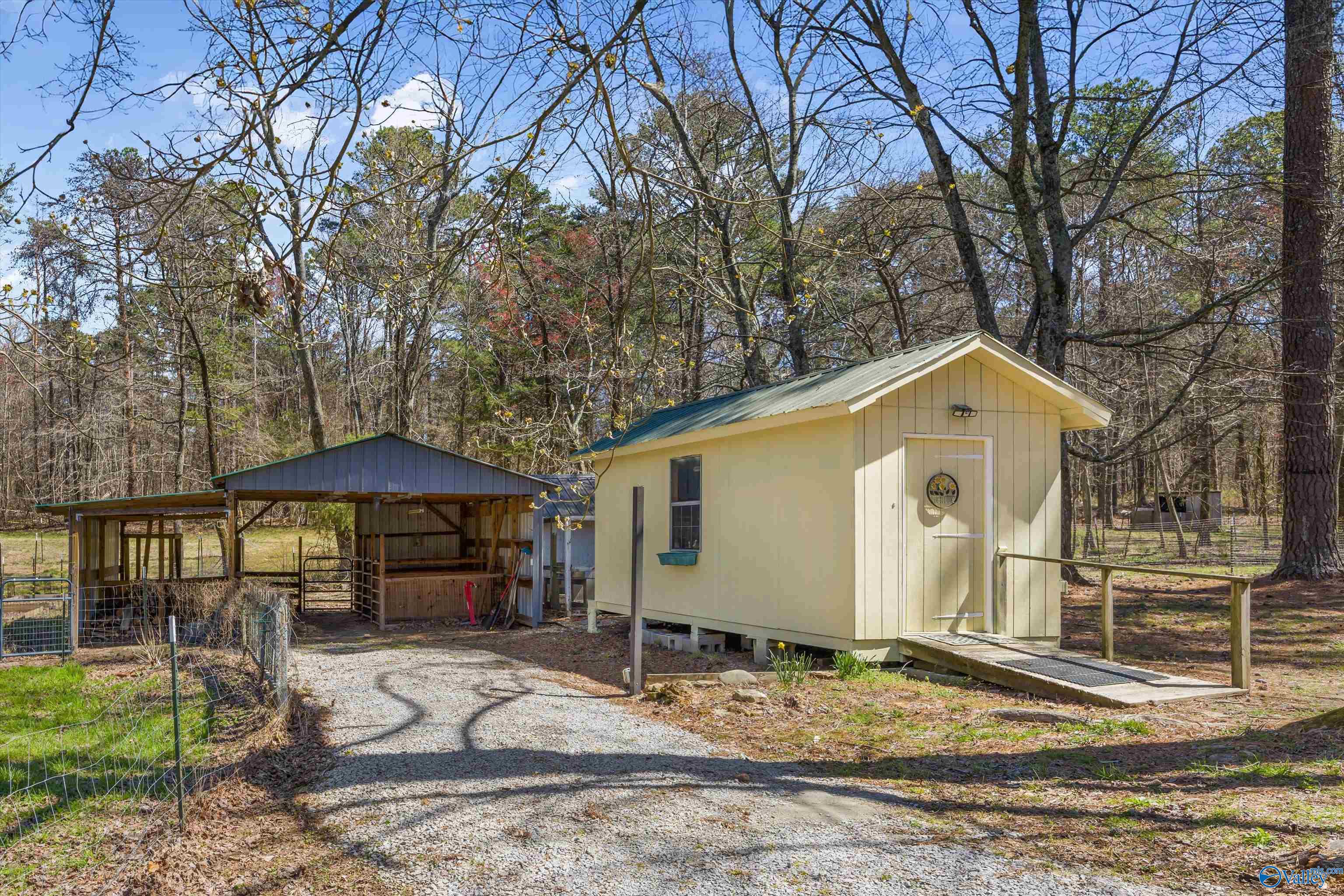 69 SE Shannon Drive, Laceys Spring, Alabama image 40