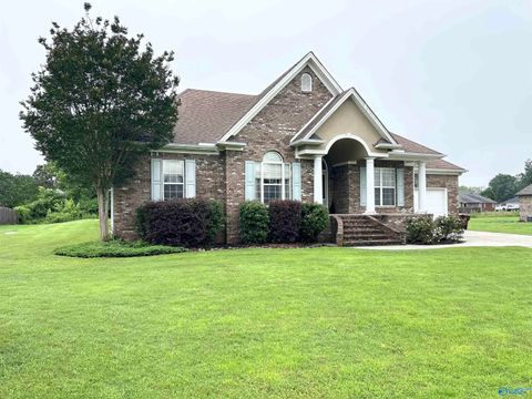 Homes For Sale - 27411 Bridle Tree Lane<br/> Harvest, AL 35749