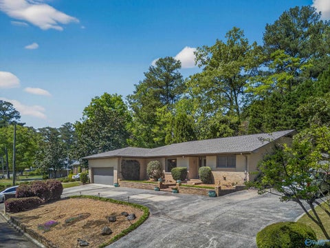 Homes For Sale - 116 Fairoaks Circle<br/> Gadsden, AL 35901