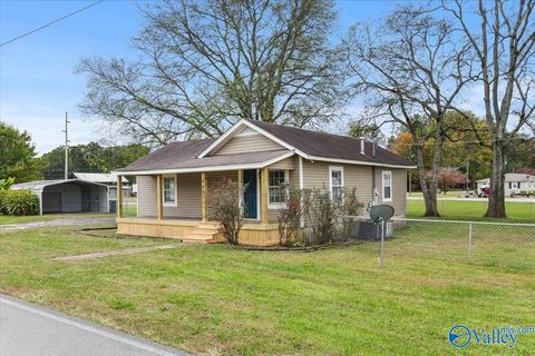 Homes For Sale - 4407 Old Highway 31<br/> Decatur, AL 35603