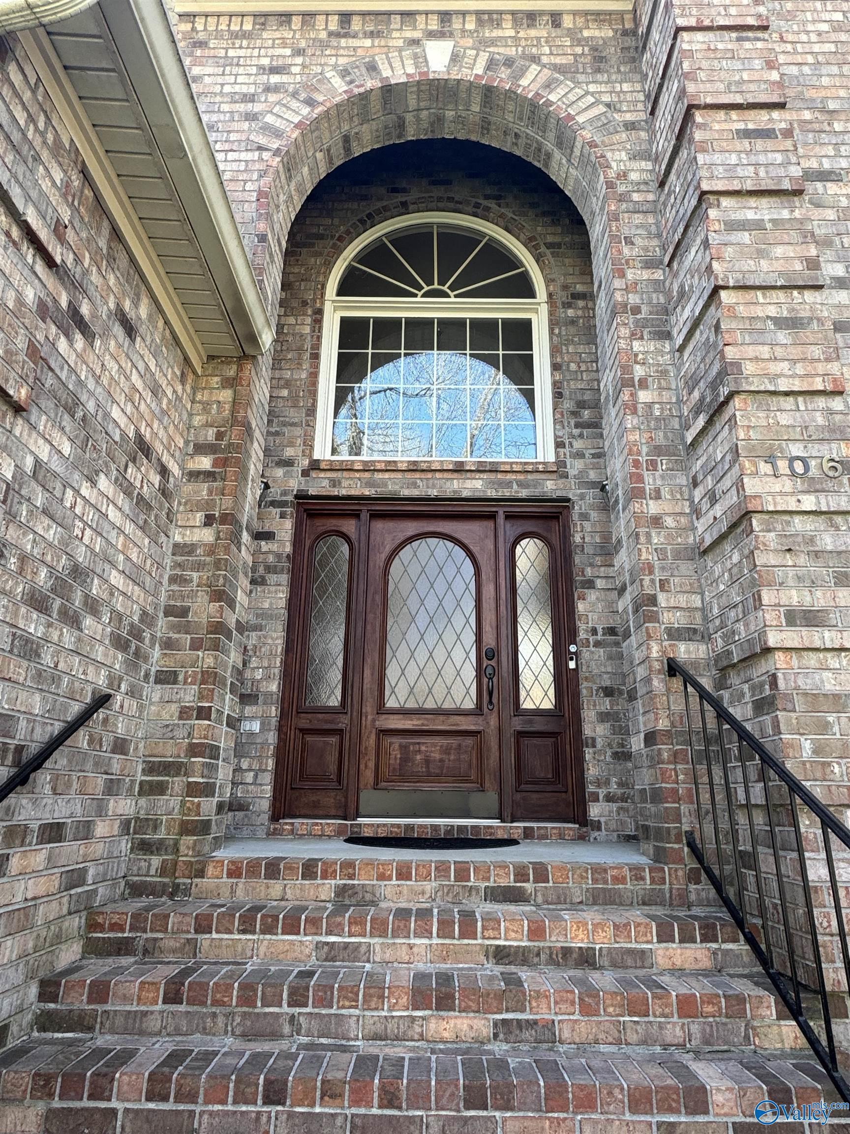 Madison, Alabama 35758, United States, 5 Bedrooms Bedrooms, ,4 BathroomsBathrooms,Residential,Pending,109239