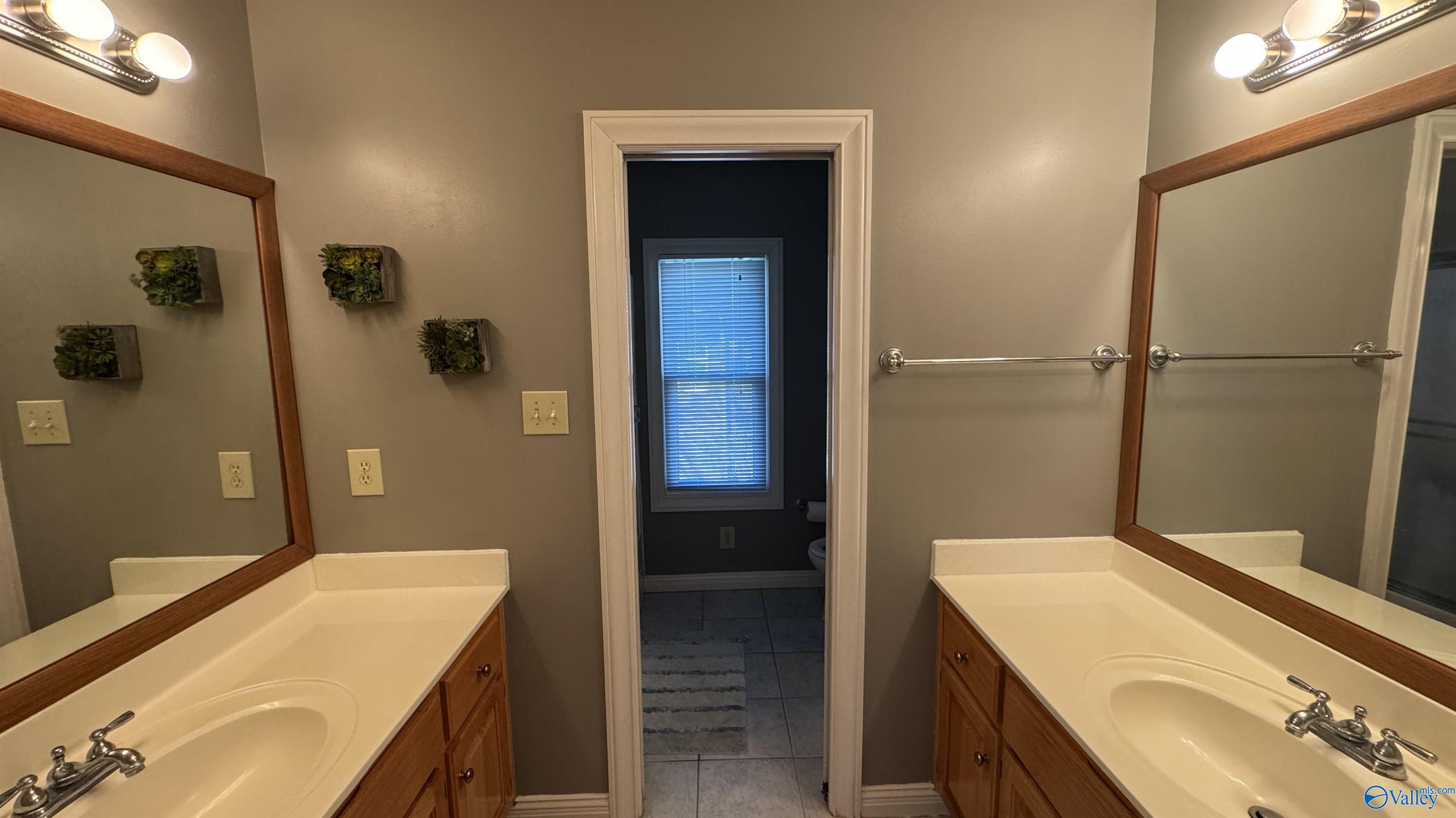 Madison, Alabama 35758, United States, 5 Bedrooms Bedrooms, ,4 BathroomsBathrooms,Residential,Pending,109239