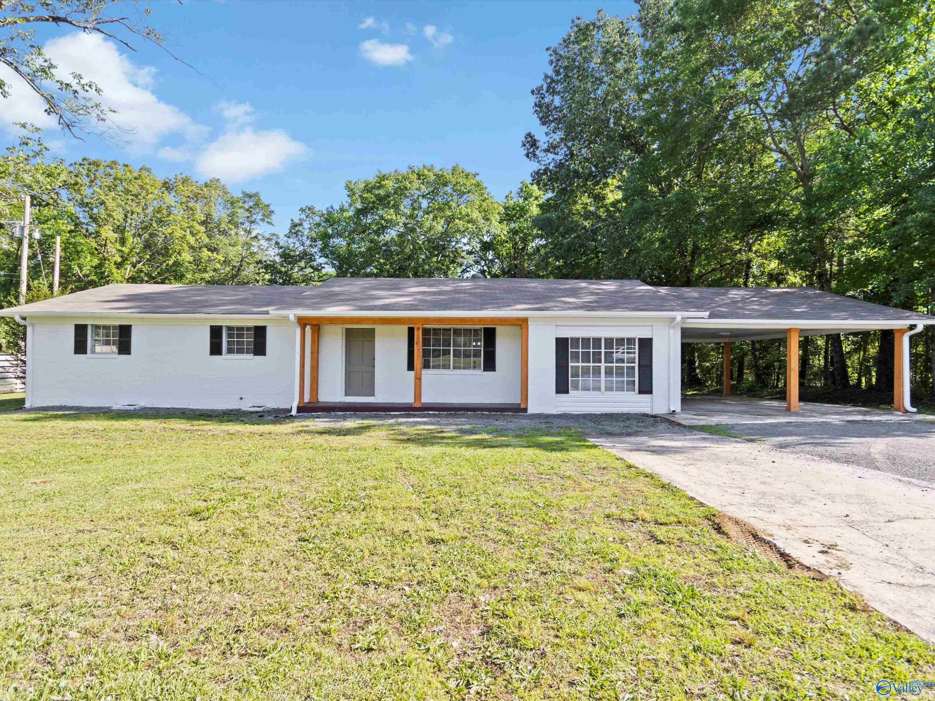 222 Airport Road, Hartselle, Alabama image 1