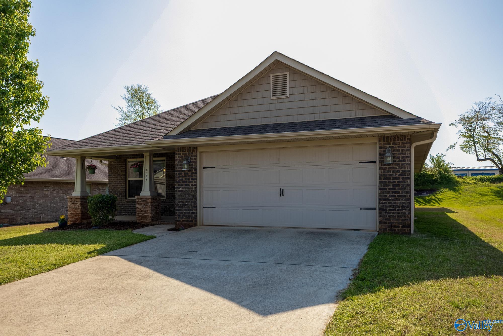 325 Dovington Drive, Huntsville, Alabama image 2