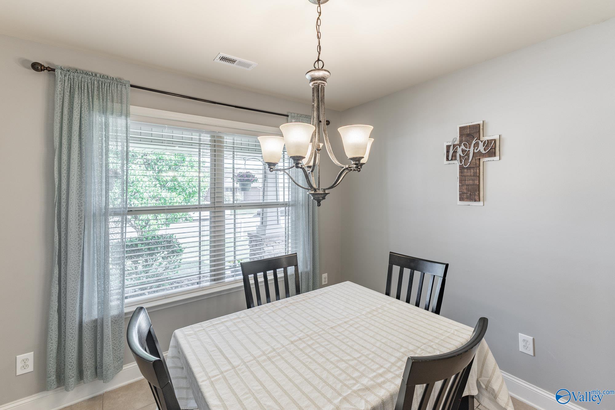 325 Dovington Drive, Huntsville, Alabama image 7