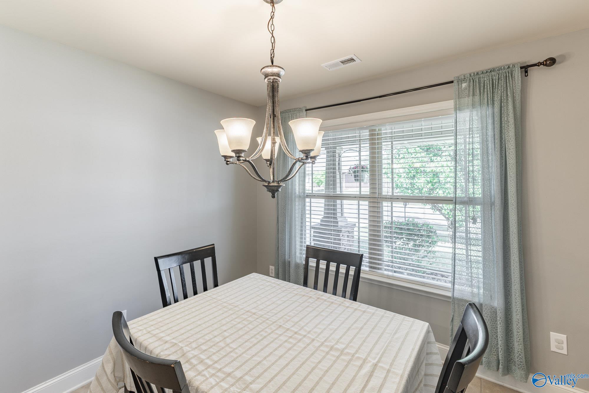 325 Dovington Drive, Huntsville, Alabama image 6
