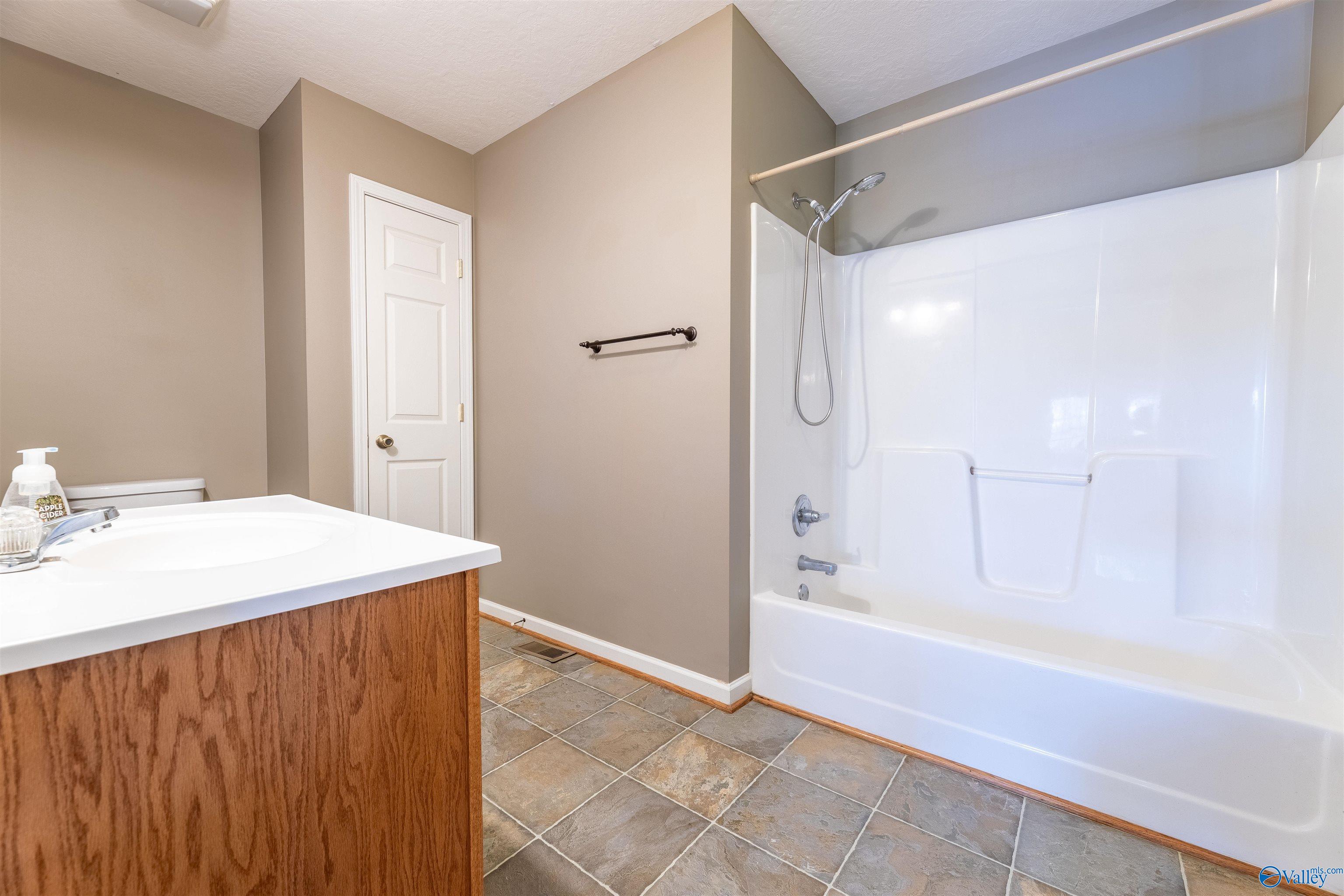 109 Camden Cove Lane, Gadsden, Alabama image 23
