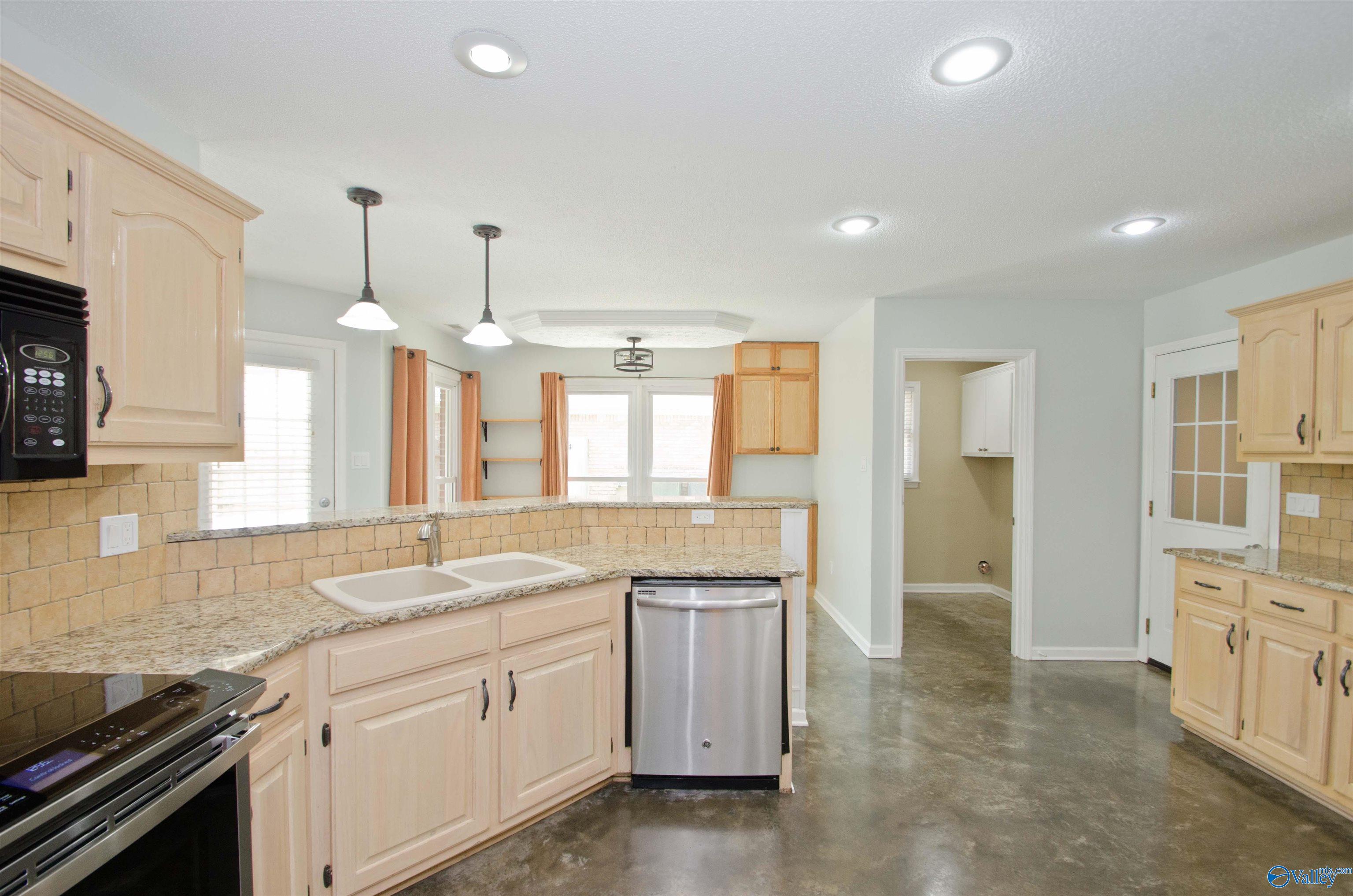 1422 Lake Crest Drive, Decatur, Alabama image 23