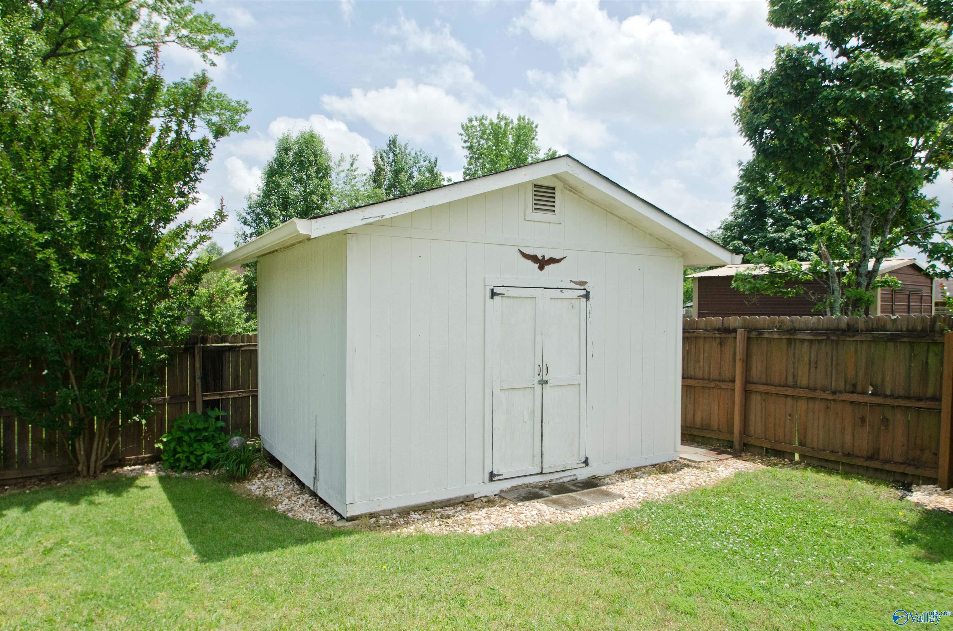 1422 Lake Crest Drive, Decatur, Alabama image 9