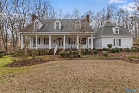 Photo of 71 Windsor Drive, Russellville, AL 35653 (MLS # 21911556)