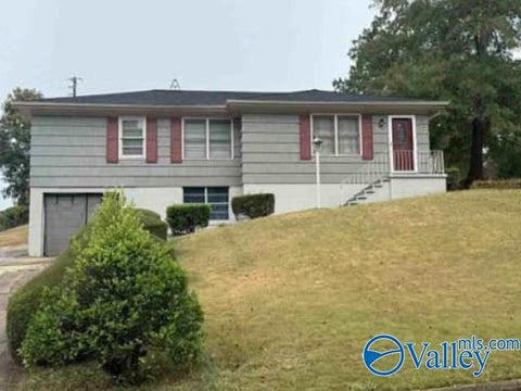 Homes For Sale - 816 Westfield Drive<br/> Fairfield, AL 35064