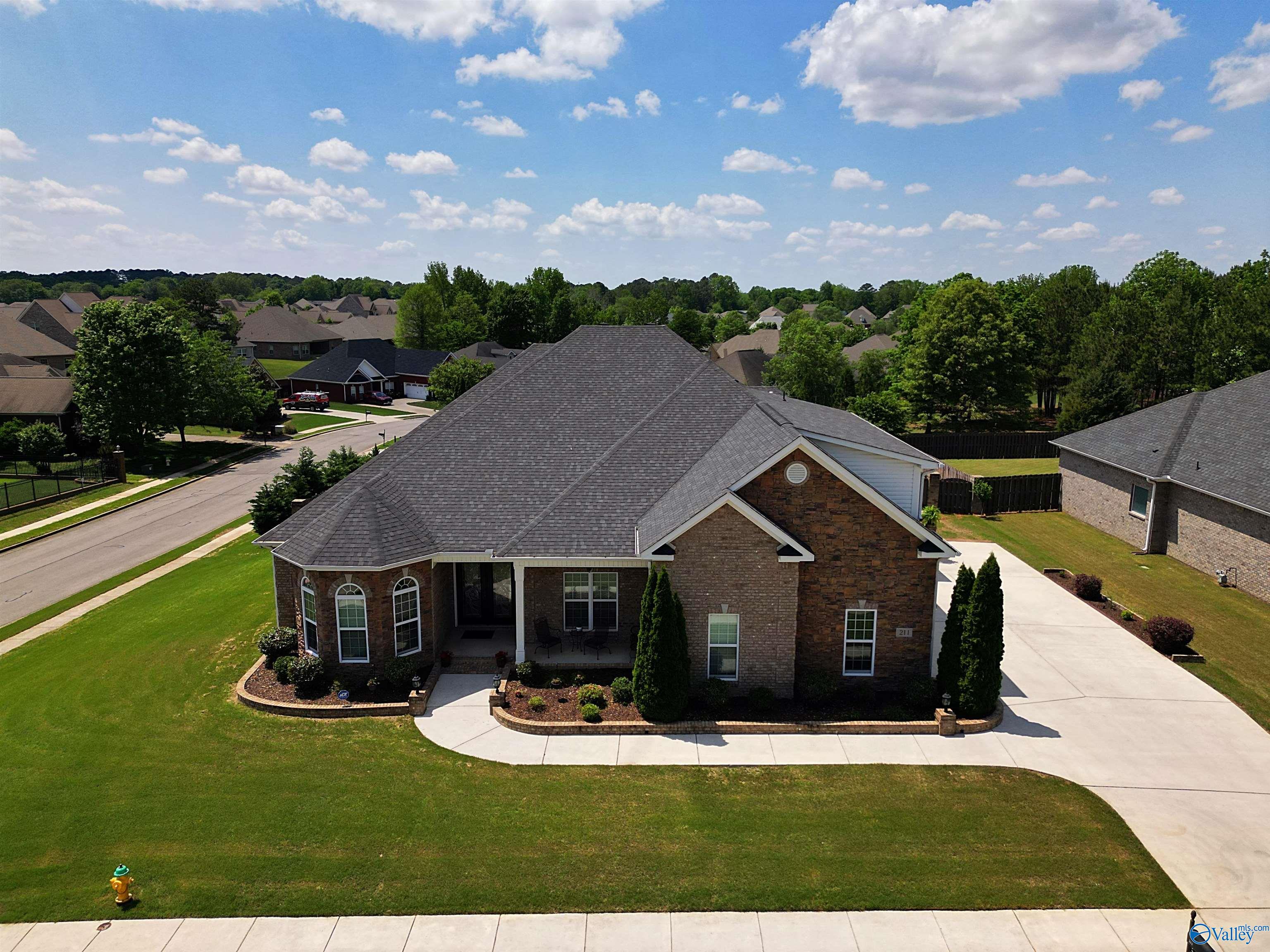 211 Woodgrove Drive, Madison, Alabama image 3