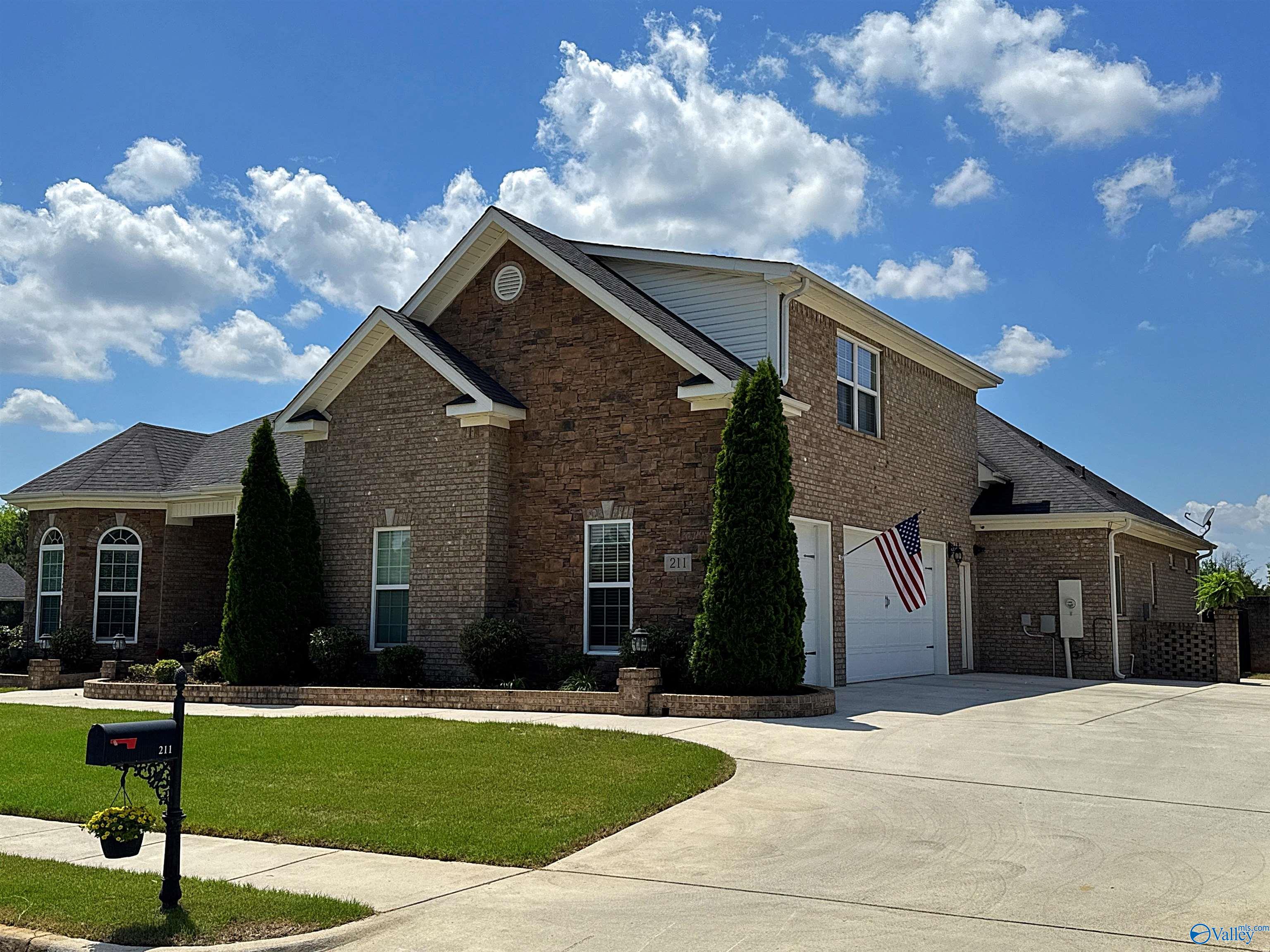 211 Woodgrove Drive, Madison, Alabama image 2