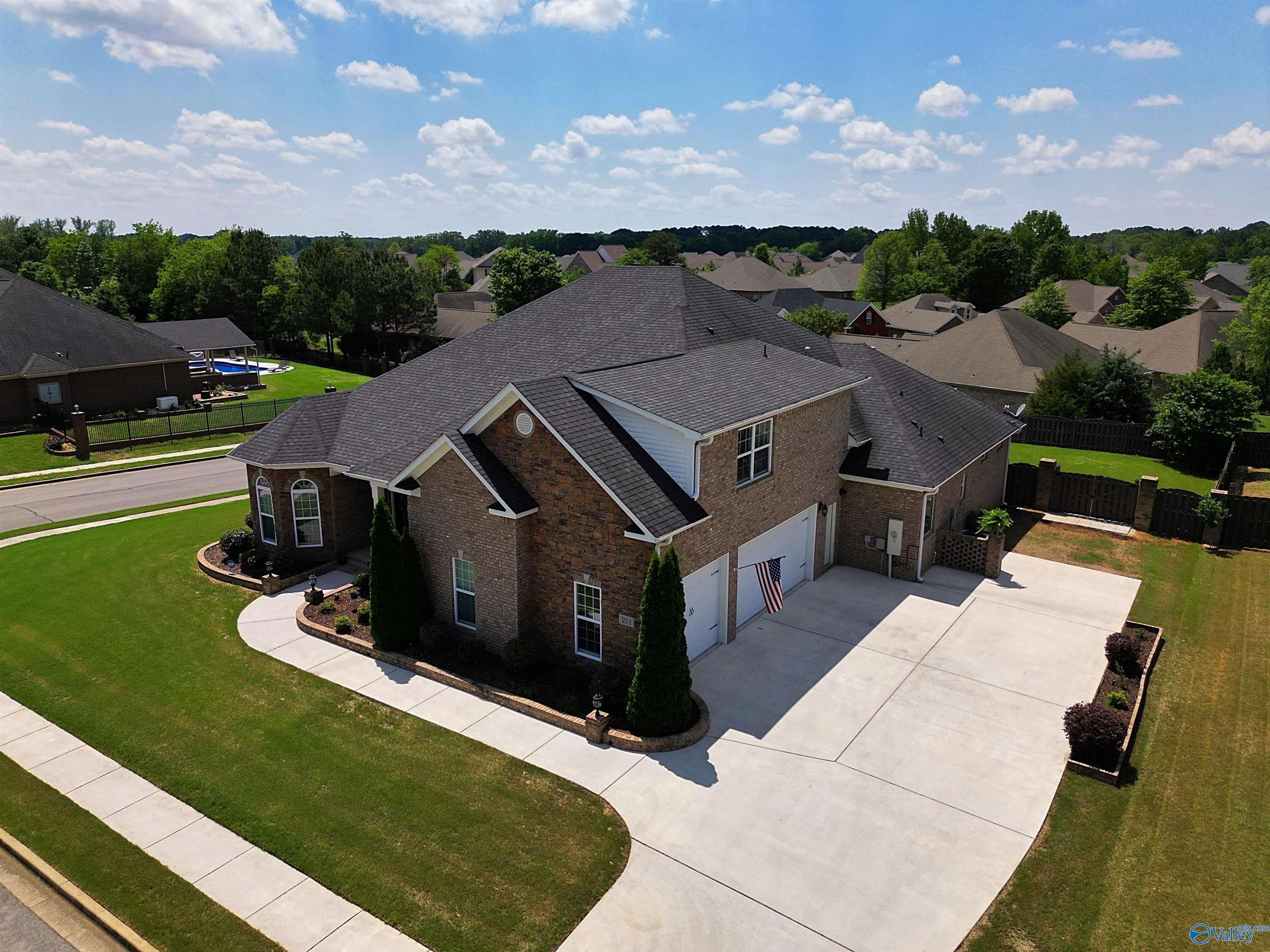 211 Woodgrove Drive, Madison, Alabama image 4