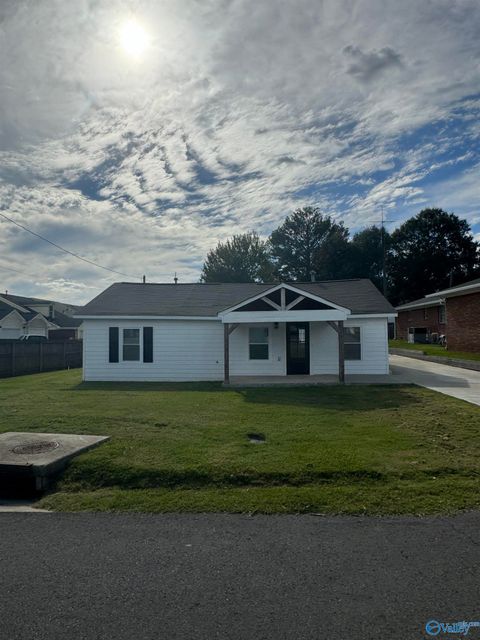 Photo of 311 Cedar Street, Hartselle, AL 35640 (MLS # 21900732)