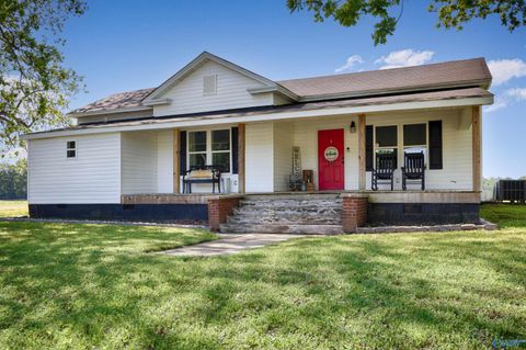 Photo of 117 Railroad Circle, Falkville, AL 35622 (MLS # 21905725)