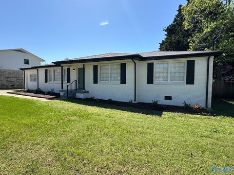 Homes For Sale - 307 Meadowbrook Drive<br/> Madison County, Huntsville, AL 35803