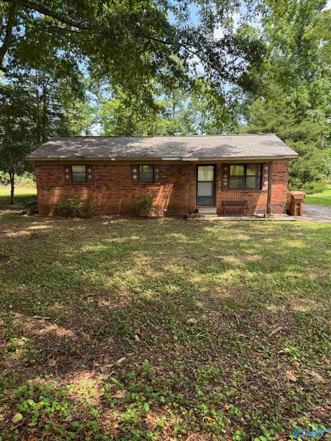 Homes For Sale - 220 Livingston Lane<br/> Moulton, AL 35650