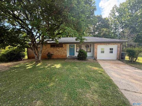 Photo of 4213 Eastland Drive NW, Huntsville, AL 35810 (MLS # 21917416)