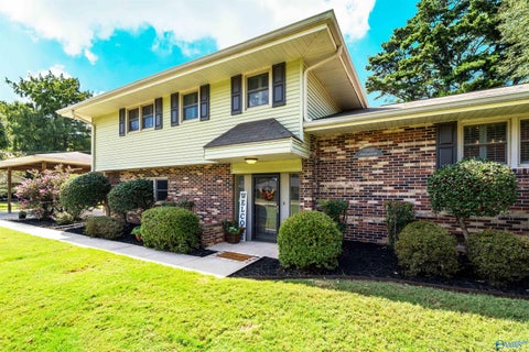 Homes For Sale - 10020 Hampshire Drive<br/> Huntsville, AL 35803