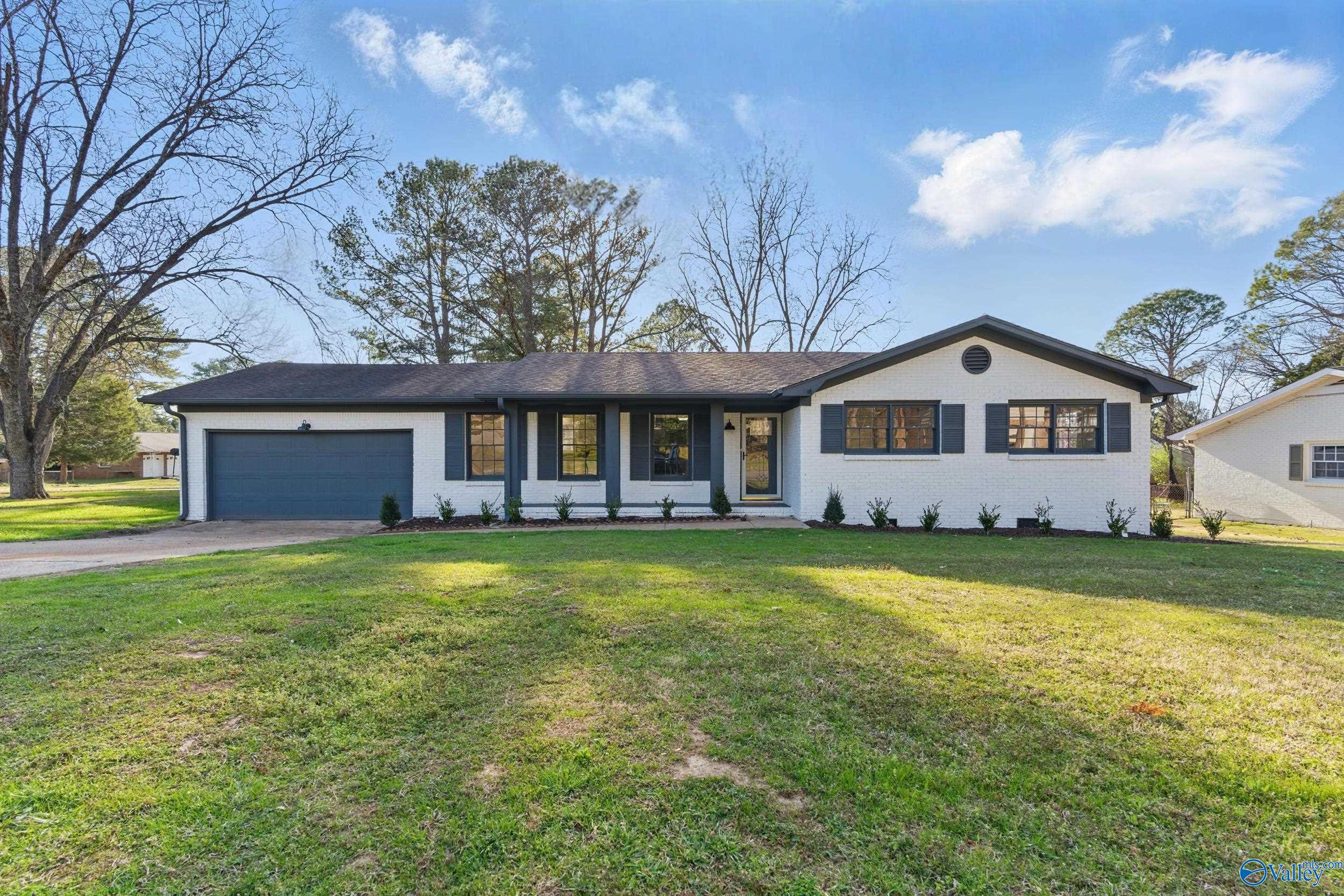 11214 Dellcrest Drive, Huntsville, Alabama image 1