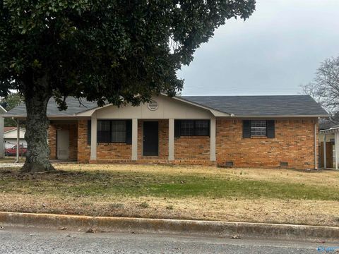 Photo of 1203 SE Pennylane, Decatur, AL 35601 (MLS # 21909755)