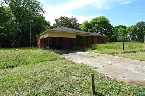 Photo of 1211 23rd Avenue, Decatur, AL 35601 (MLS # 21917512)