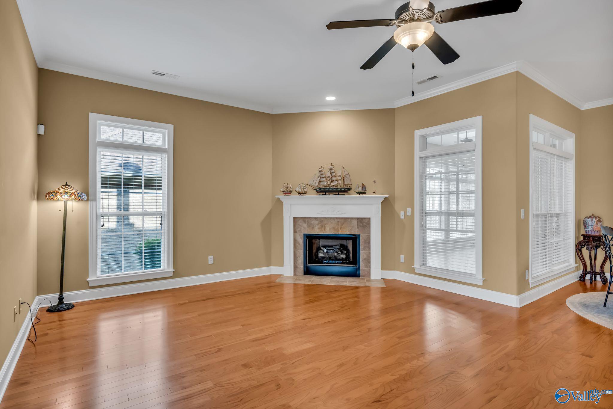 Huntsville, Alabama 35806, United States, 3 Bedrooms Bedrooms, ,2 BathroomsBathrooms,Residential,Pending,182543