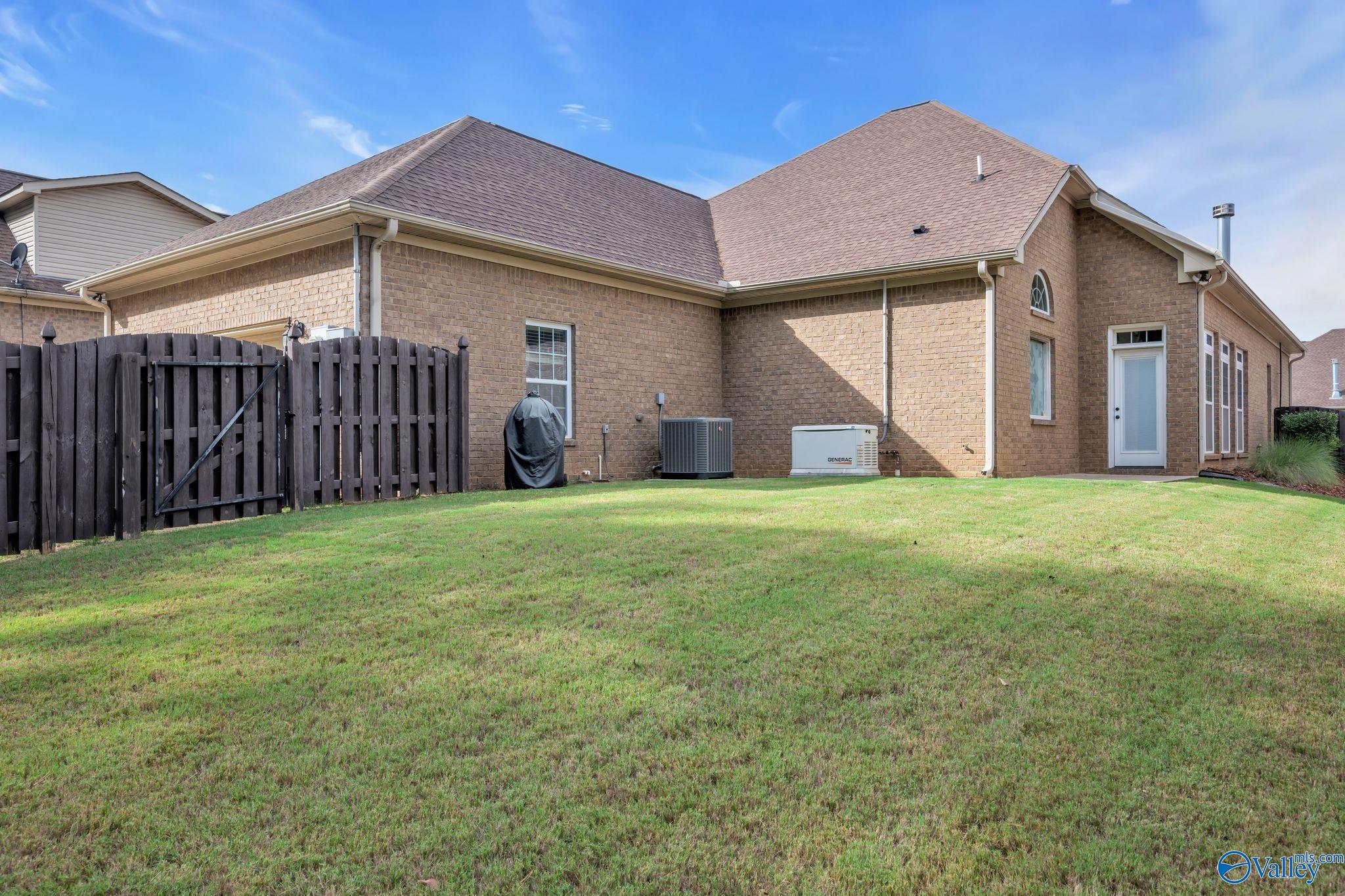 Huntsville, Alabama 35806, United States, 3 Bedrooms Bedrooms, ,2 BathroomsBathrooms,Residential,Pending,182543