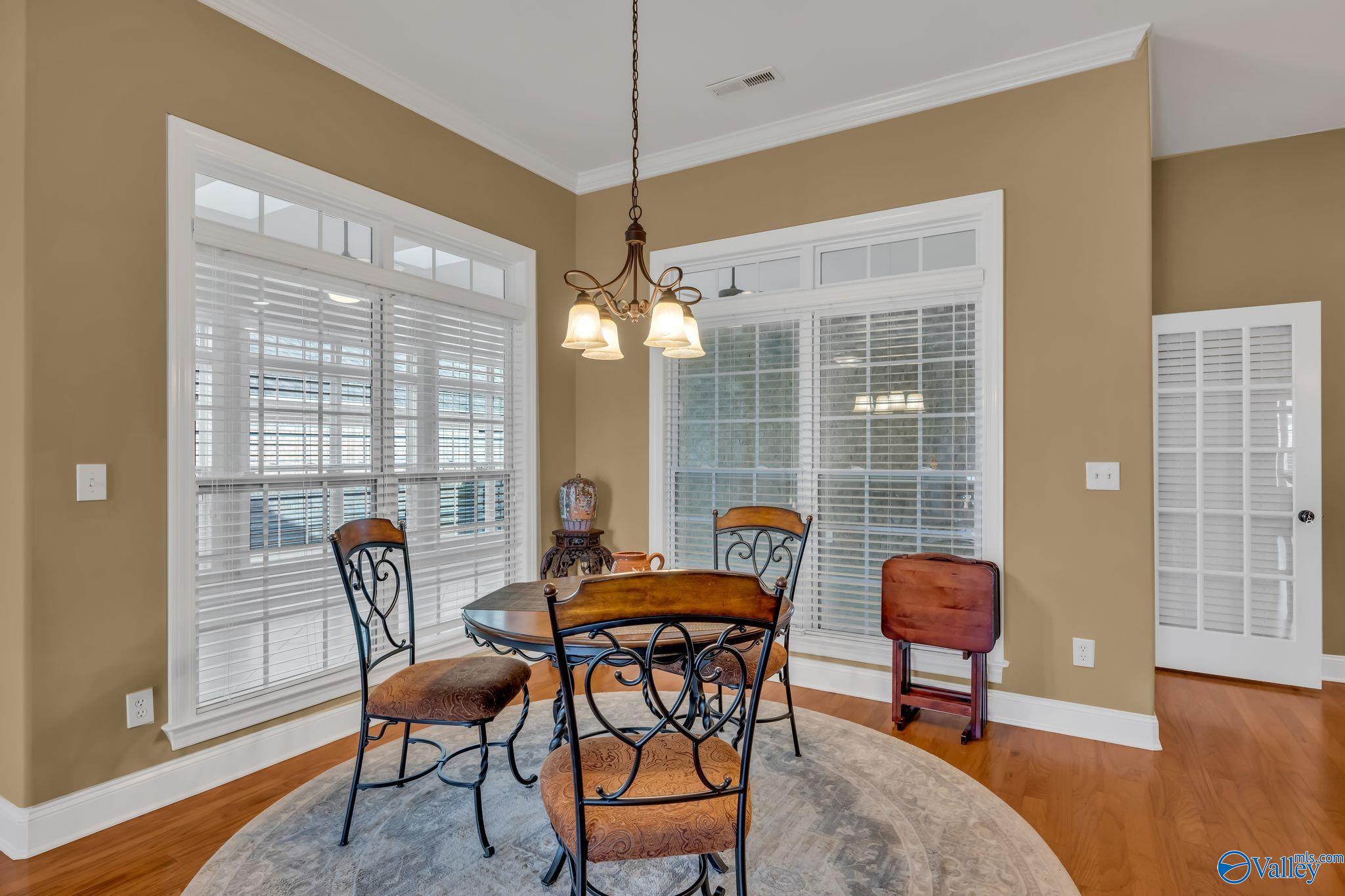 Huntsville, Alabama 35806, United States, 3 Bedrooms Bedrooms, ,2 BathroomsBathrooms,Residential,Pending,182543