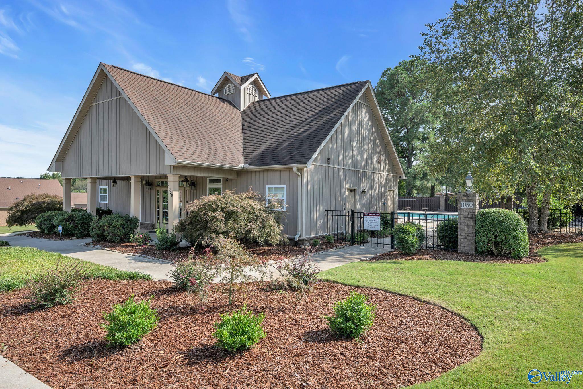 Huntsville, Alabama 35806, United States, 3 Bedrooms Bedrooms, ,2 BathroomsBathrooms,Residential,Pending,182543