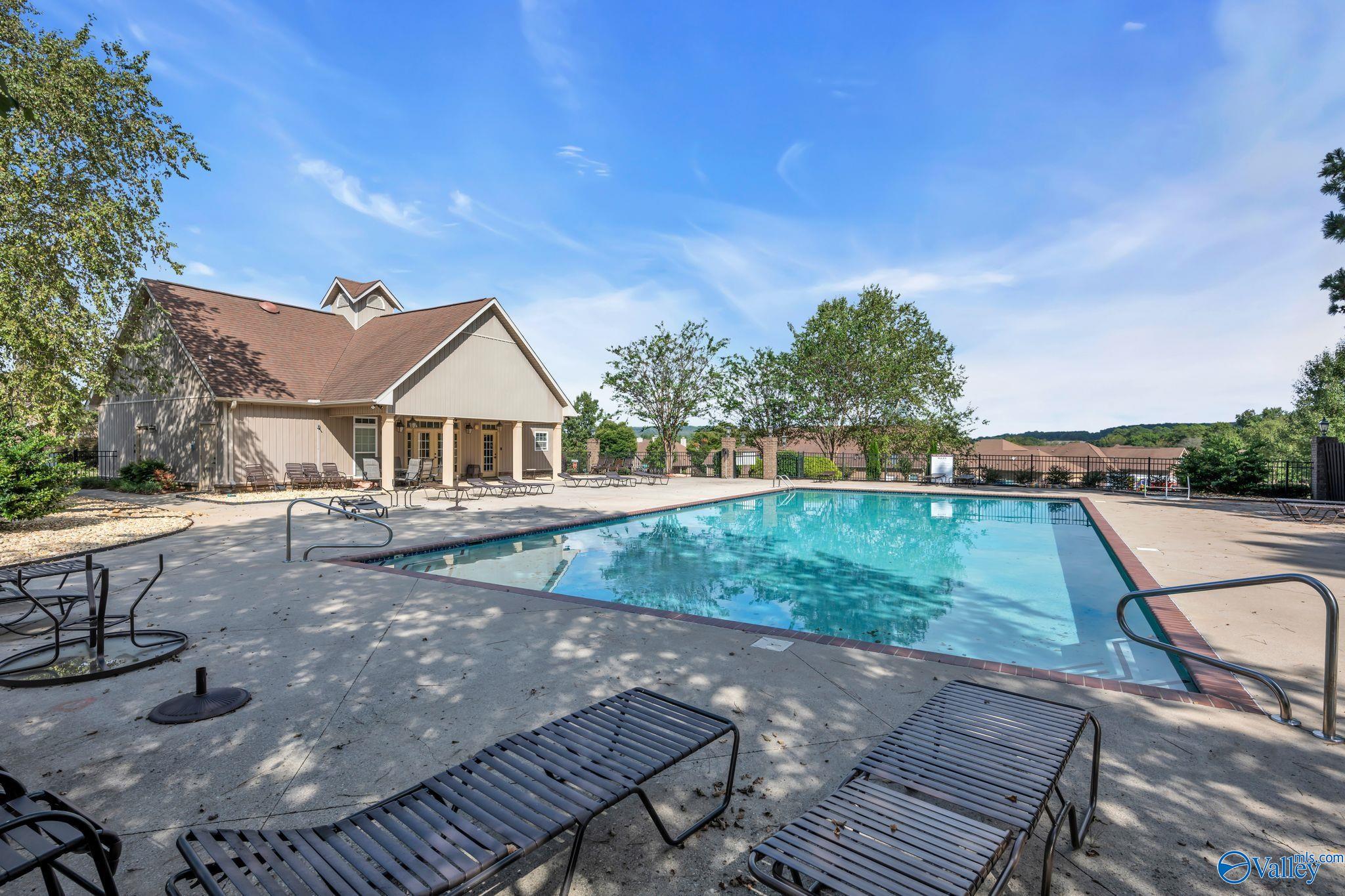 Huntsville, Alabama 35806, United States, 3 Bedrooms Bedrooms, ,2 BathroomsBathrooms,Residential,Pending,182543