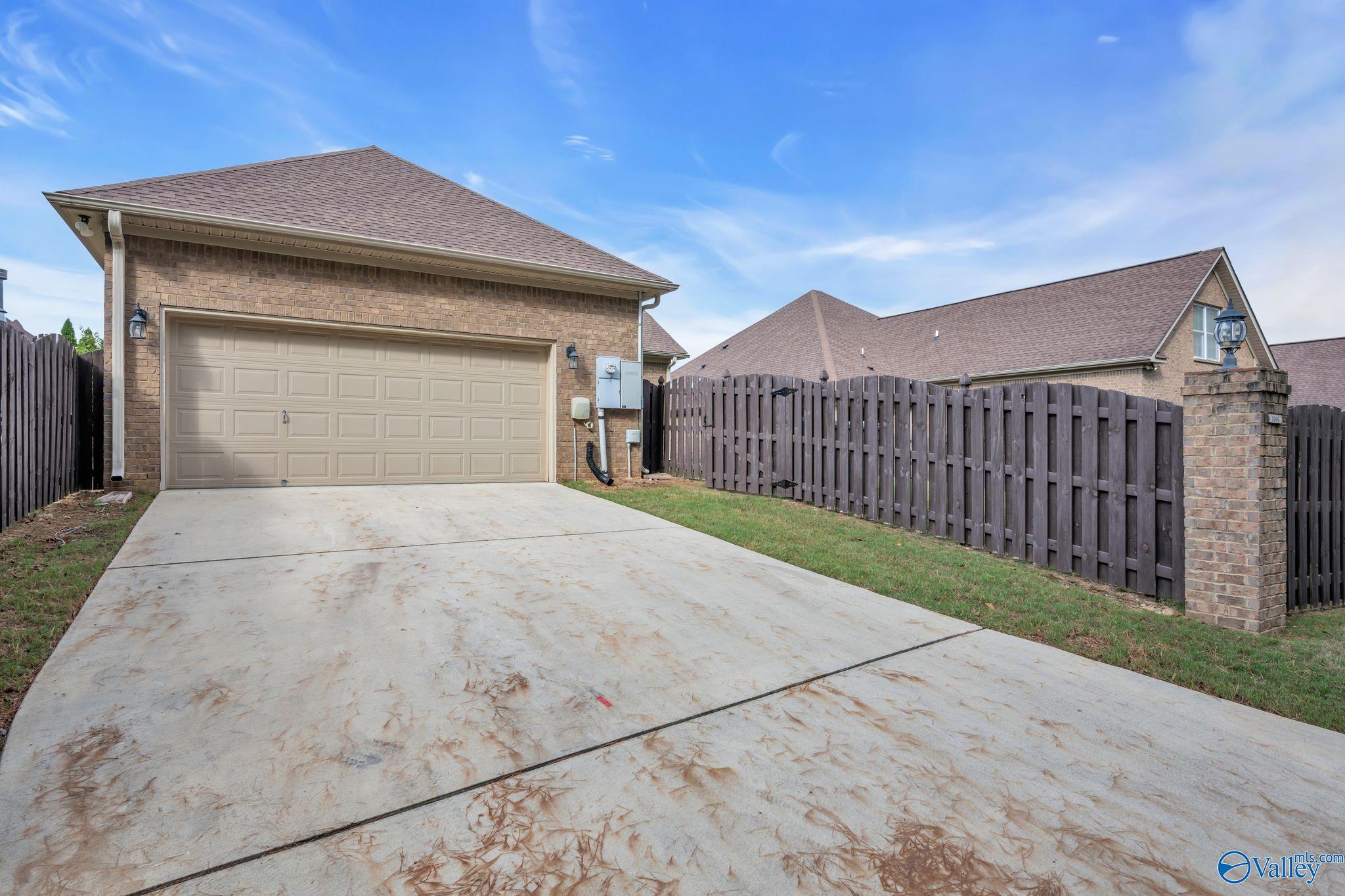 Huntsville, Alabama 35806, United States, 3 Bedrooms Bedrooms, ,2 BathroomsBathrooms,Residential,Pending,182543