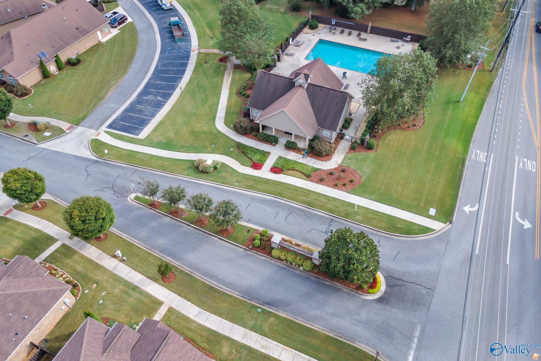 Huntsville, Alabama 35806, United States, 3 Bedrooms Bedrooms, ,2 BathroomsBathrooms,Residential,Pending,182543