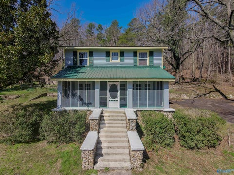 Homes For Sale - 17 High Avenue<br/> Valley Head, AL 35989