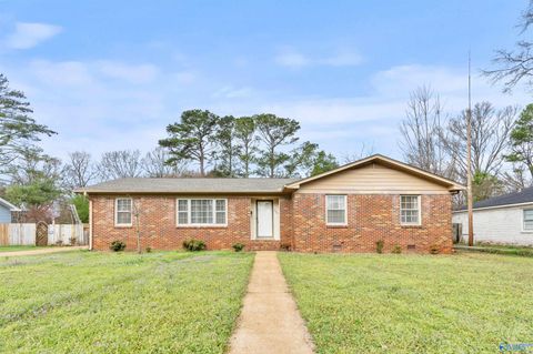 Photo of 809 13th Avenue SE, Decatur, AL 35601 (MLS # 21911884)