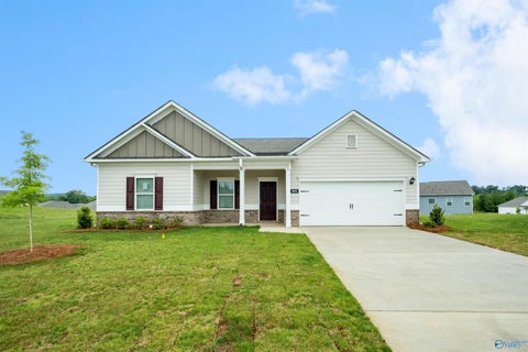 Homes For Sale - 2 Cottonwood Drive<br/> Marshall County, Albertville, AL 35759