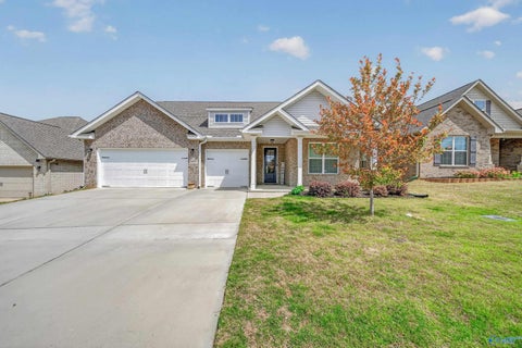 Homes For Sale - 609 Magnolia Cove Lane<br/> Hartselle, AL 35640
