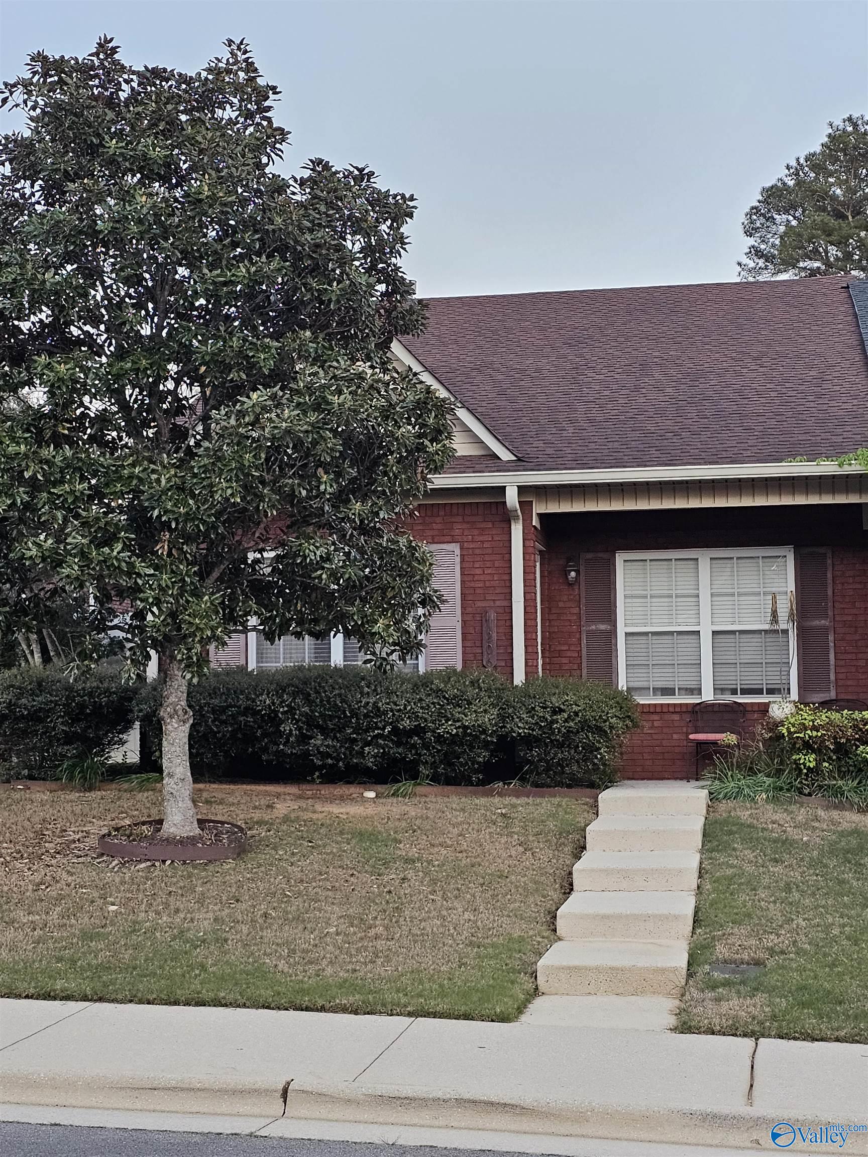 1206 Autumnwood Lane SW