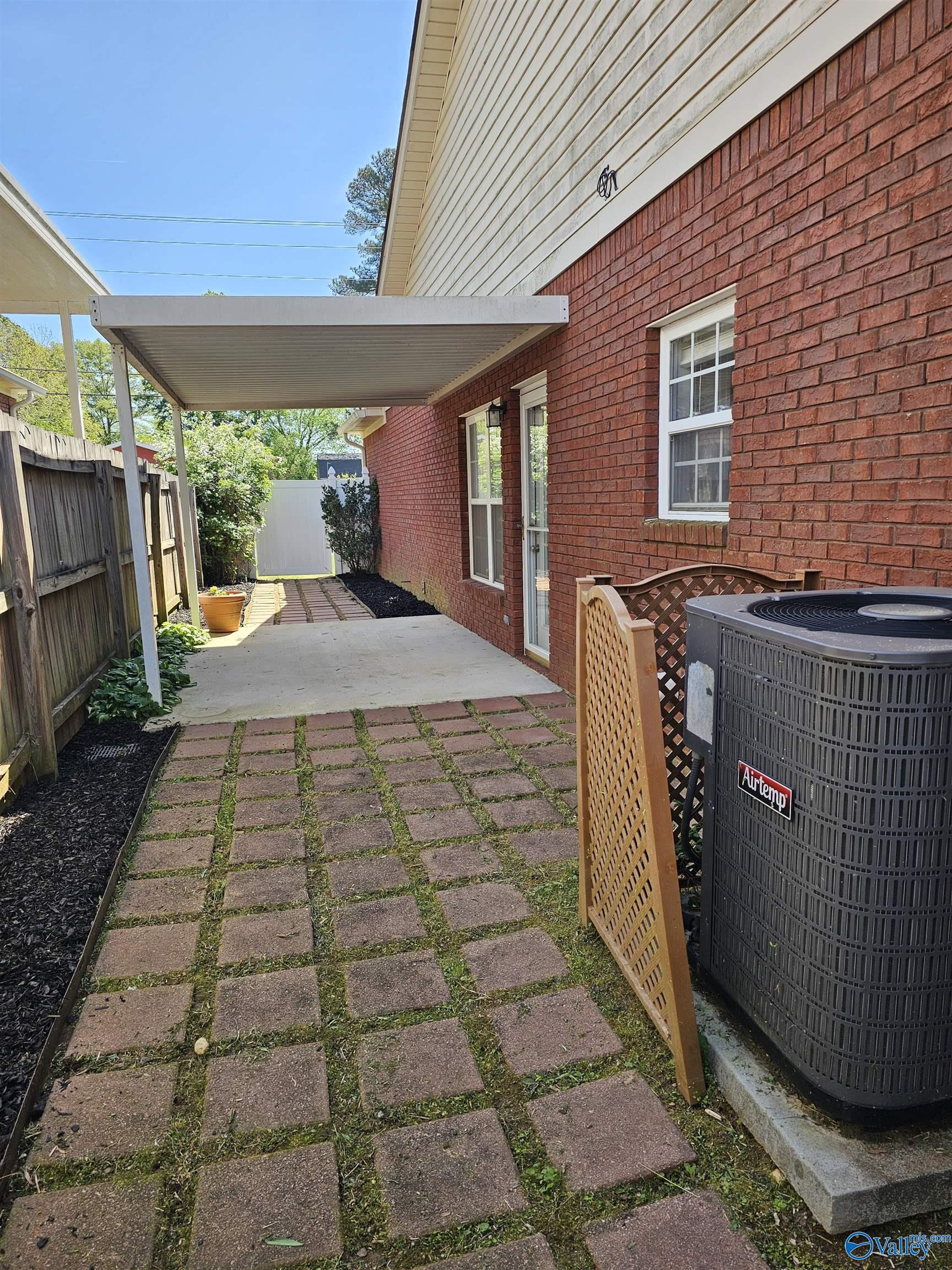 1206 Autumnwood Lane SW