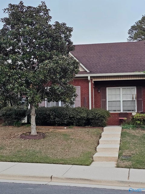 Townhouse For Sale - 1206 Autumn Lane<br/> Hartselle, AL 35640