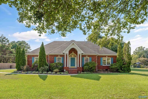 Homes For Sale - 2011 Shady Grove Lane<br/> Decatur, AL 35603