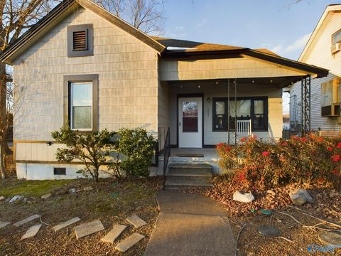 Photo of 801 Mckinley Avenue NE, Huntsville, AL 35801 (MLS # 21911538)