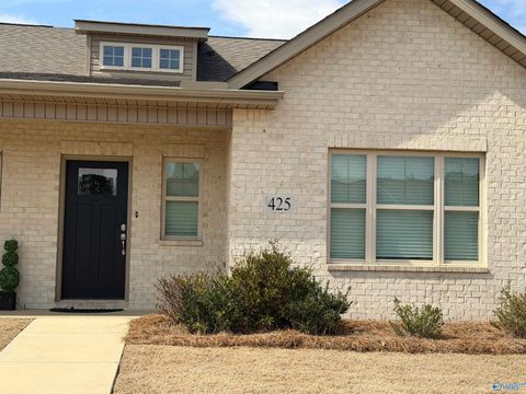 Photo of 425 Ronnie Drive, Hartselle, AL 35640 (MLS # 21911323)