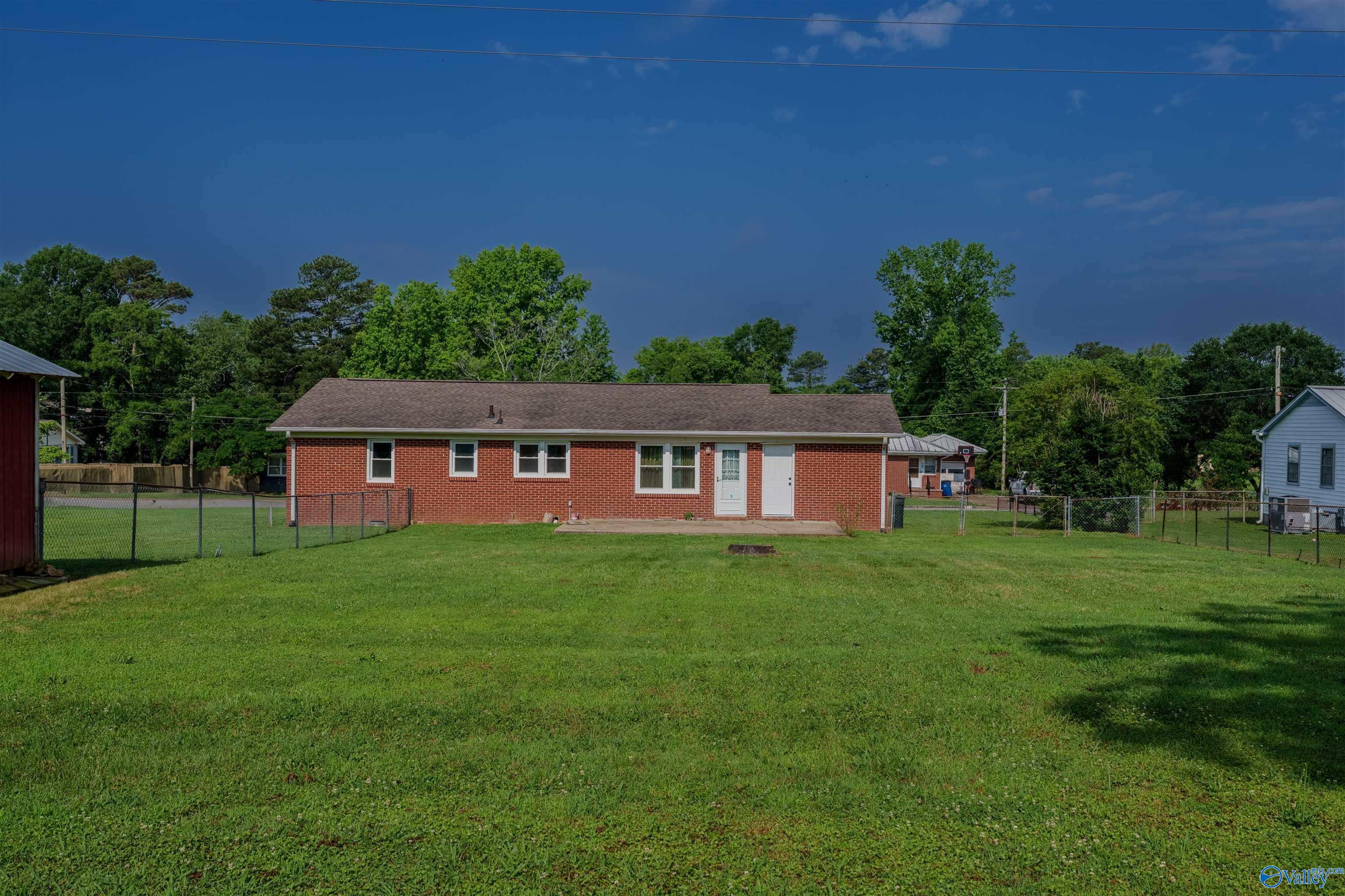 104 Camellia Drive, Florence, Alabama image 3