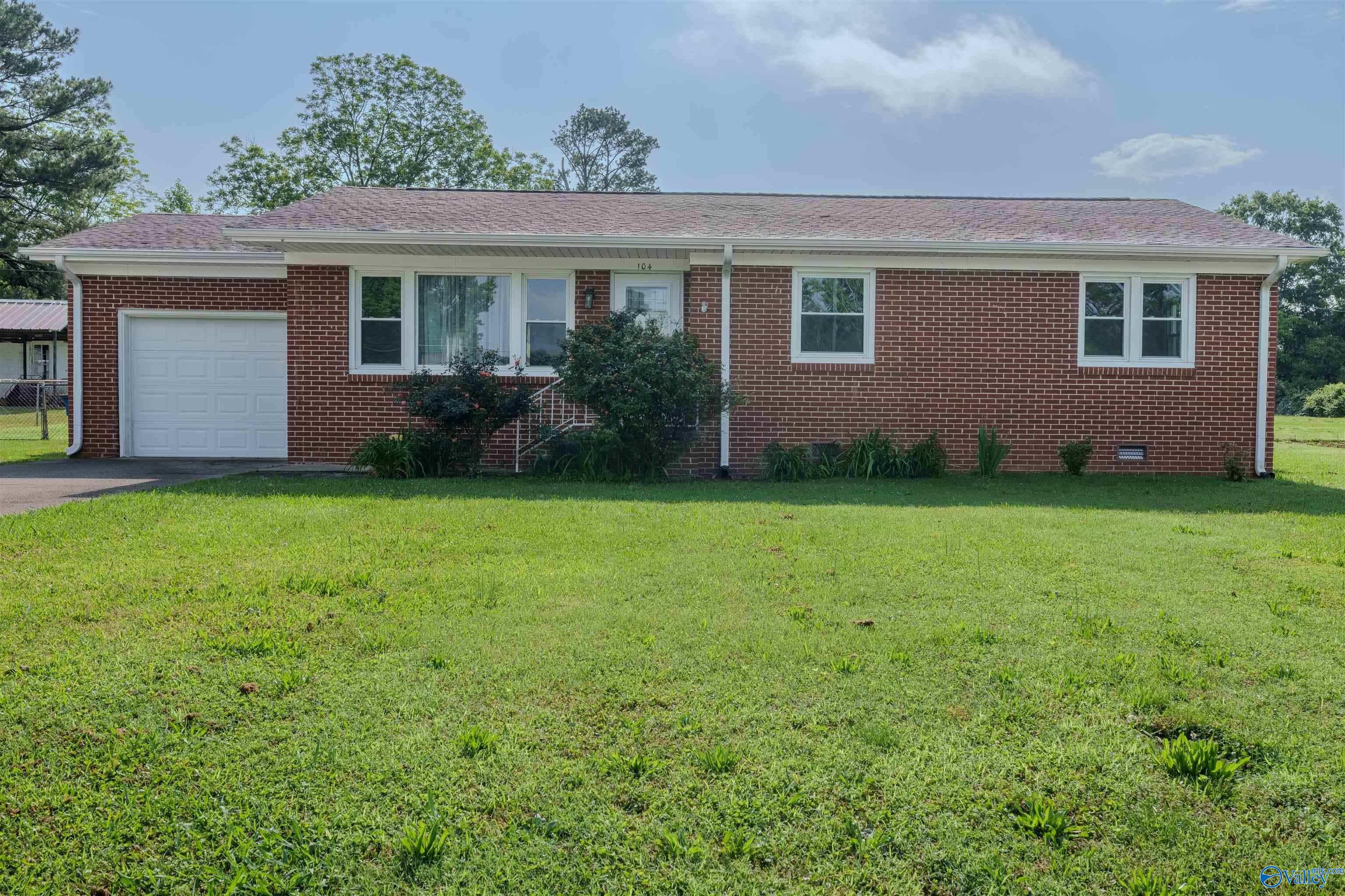 104 Camellia Drive, Florence, Alabama image 1