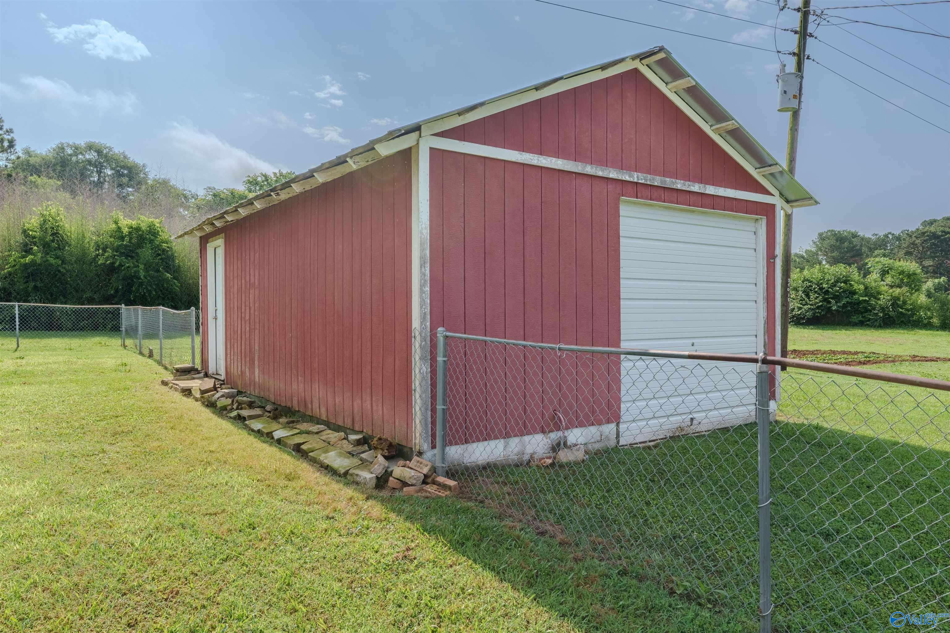104 Camellia Drive, Florence, Alabama image 5