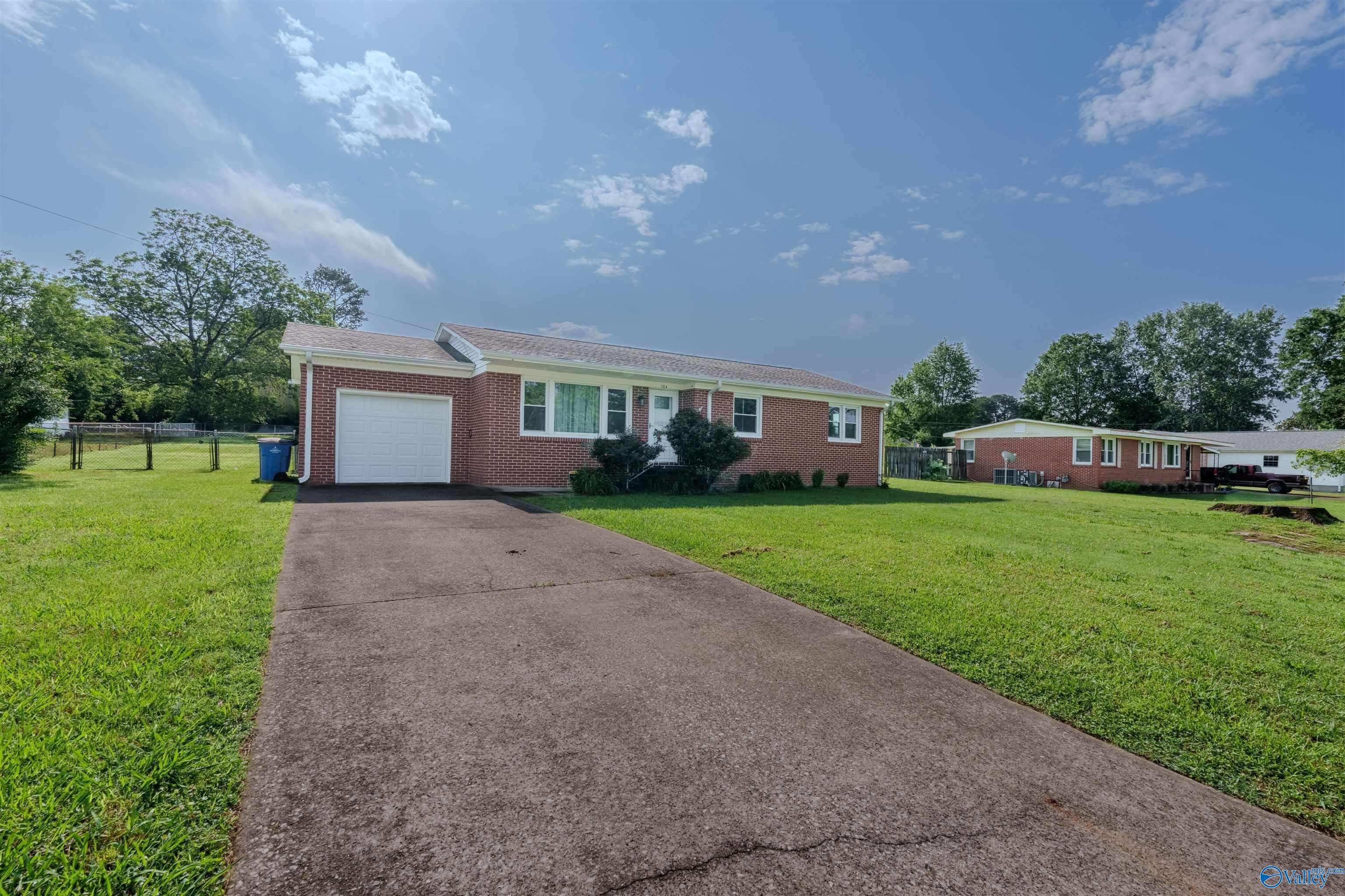104 Camellia Drive, Florence, Alabama image 2